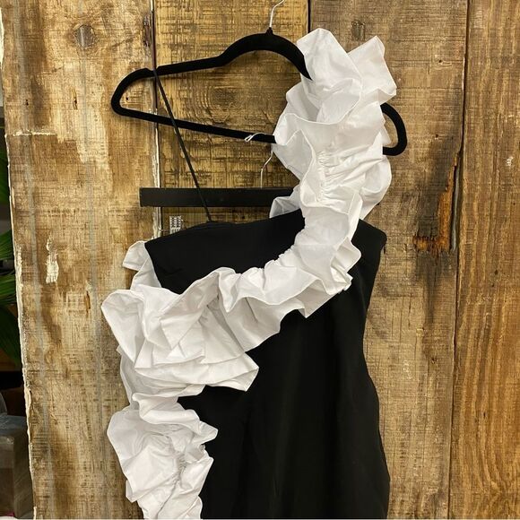 NBD The Sapphira Midi Dress Black & White
Ruffle Dress gown maxi Revolve XS - Picture 8 of 9